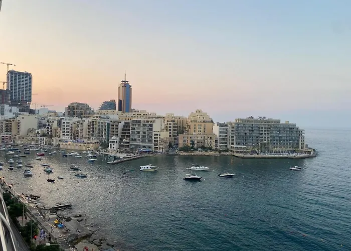 F2 - Lovely Two Bedrooms Flat Sea View, St Julians